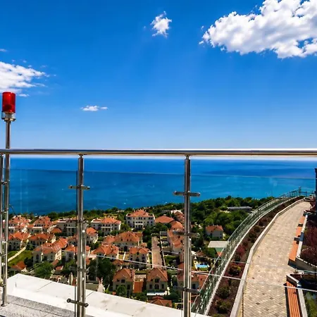 1 Bedroom Golden Marine Atmosphere Apartment *